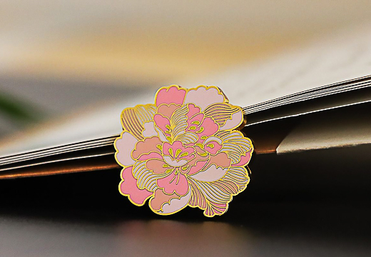 牡丹花金属徽章定制