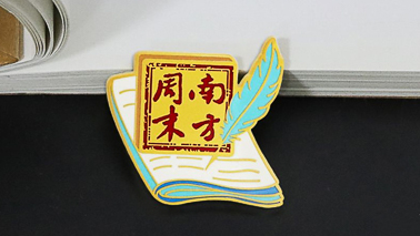 徽章设计如何关联关键元素？